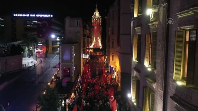 Beyoğlu'nda Cumhuriyet'in 99. yılı Fener Alayı Yürüyüşü yle kutlandı