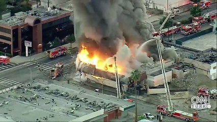 Terk edilmiş restoran alev alev yandı!