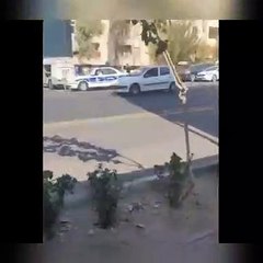 Yaşlı adamın kafasındaki sarığı düşüren hadsiz gence tepki yağdı!