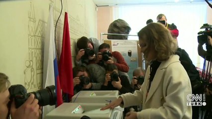 Rusya'da şoke eden iddia: Putin’in vaftiz kızı tutuklanmak üzereyken ülkeden kaçtı