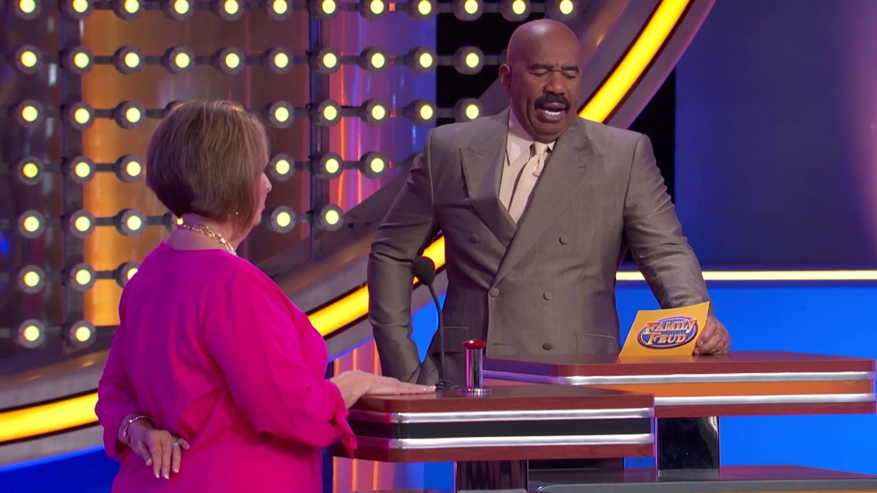 Steve Harvey breaks down in tears at the podium