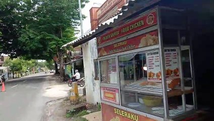 ayam geprek maksnyuss,street foods indonesia