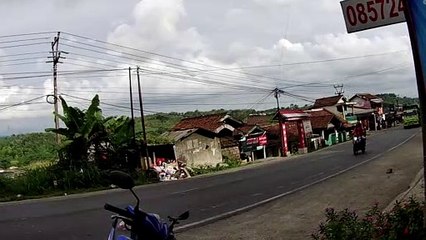 Truck Besar Bermuatan Pasir  | Suaranya  angker