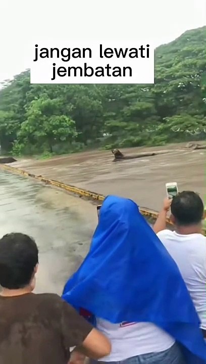 banjir bandeng membuat warga panik