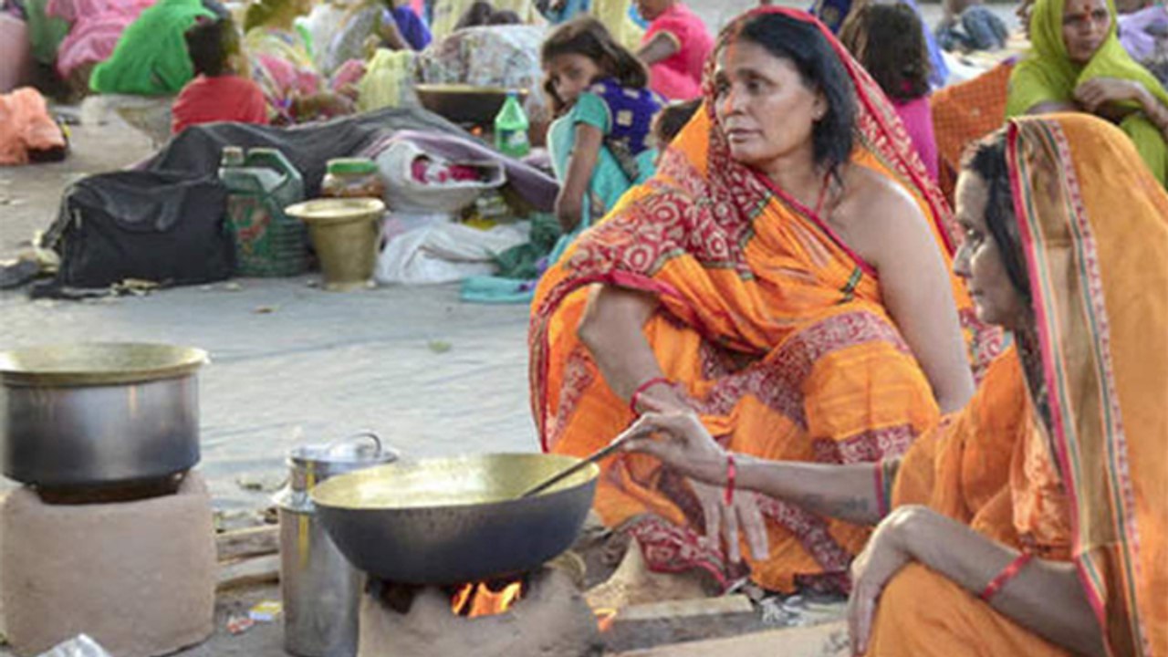 Chhath Puja 2022: छठ पूजा में खरना का महत्व,इस दिन ही बनता है छठी मां का प्रसाद | Boldsky *Religious