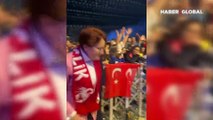 Meral Akşener, Melek Mosso'nun söylediği şarkıya böyle eşlik etti