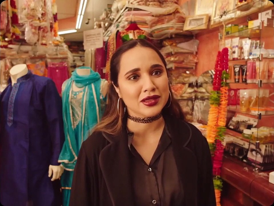 Four Samosas Trailer OV