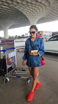 Jayeshbhai Jordaar actress Shalini Pandey looks stylish as she gets papped at Mumbai airport