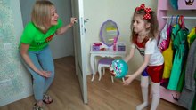Eva Chooses between Good and Bad Habits | Useful Stories for Children | Eva Bravo Play