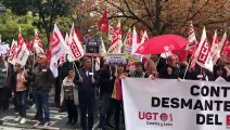 Manifestación UGT y CCOO a las puertas del Ecyl de Valladolid