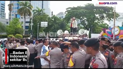 Massa BEM SI Lakukan Blokade, Kaki Polisi Terinjak Mobil Saat Atur Lalin Macet