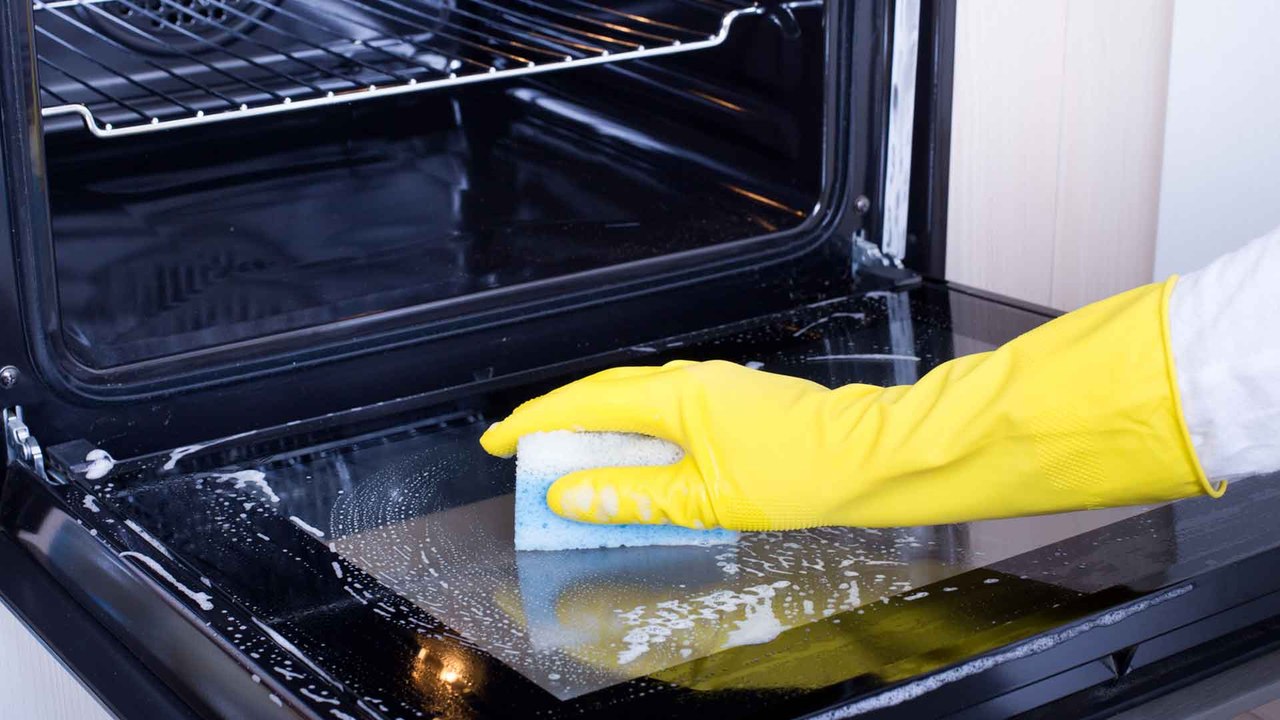 Backofentür reinigen: DIESE Mittel bringen wirklich was