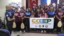 Öğrenciler polis desteğiyle bağlama eğitimi alıyor