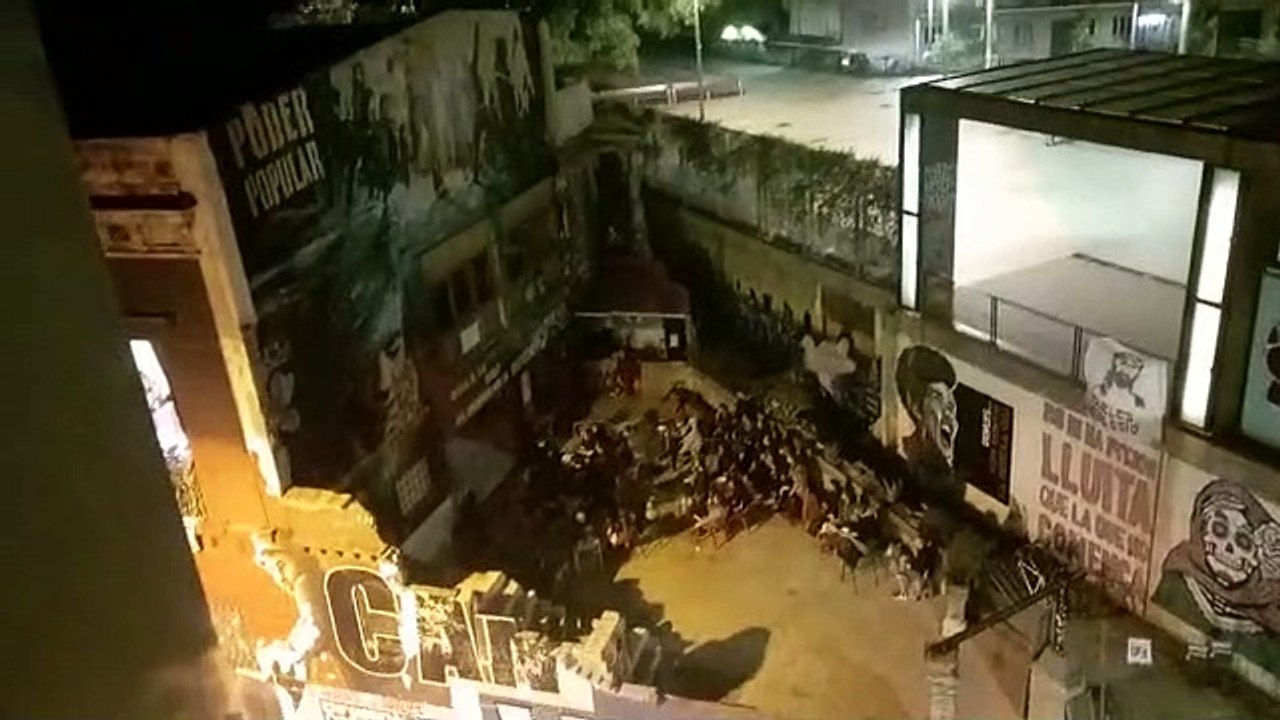 Fiestas en el edificio okupa de Can Vies