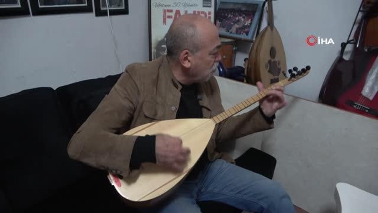 45 yıllık bağlama tutkusunu yeni nesillere aktarıyor