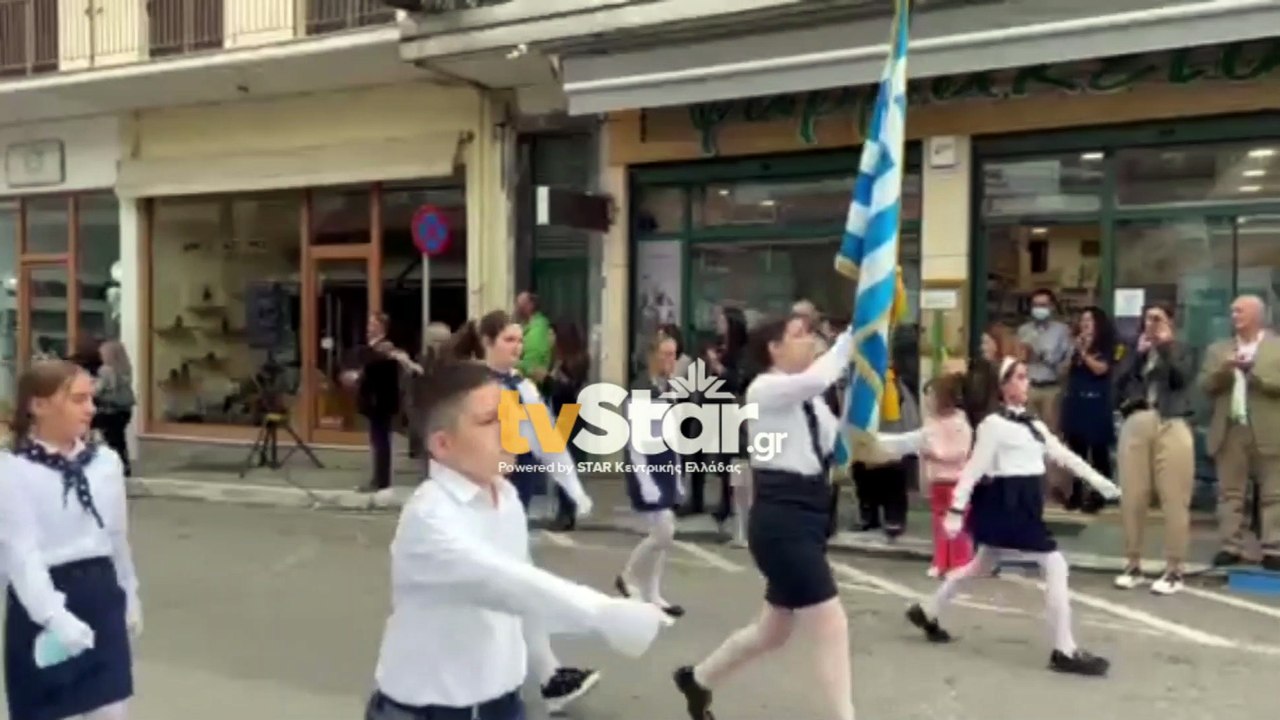 Η μαθητική παρέλαση για την 28η Οκτωβρίου στη Μ...