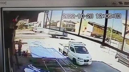 Tıra çarpan motosikletteki 2 kişi öldü