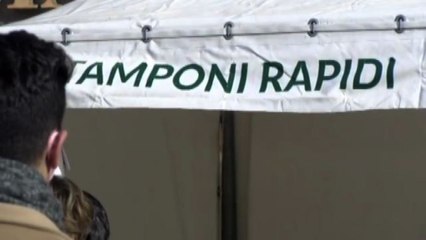 Covid, si cambia: bollettino settimanale e reintegro medici novax