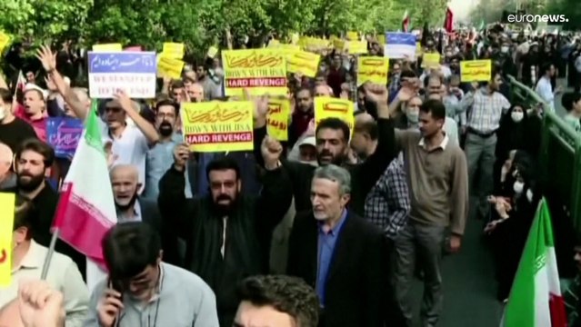 رئيس وزراء باكستان السابق عمران خان يقود مسيرة شعبية بمدينة لاهور للمطالبة باجراء انتخابات مبكرة