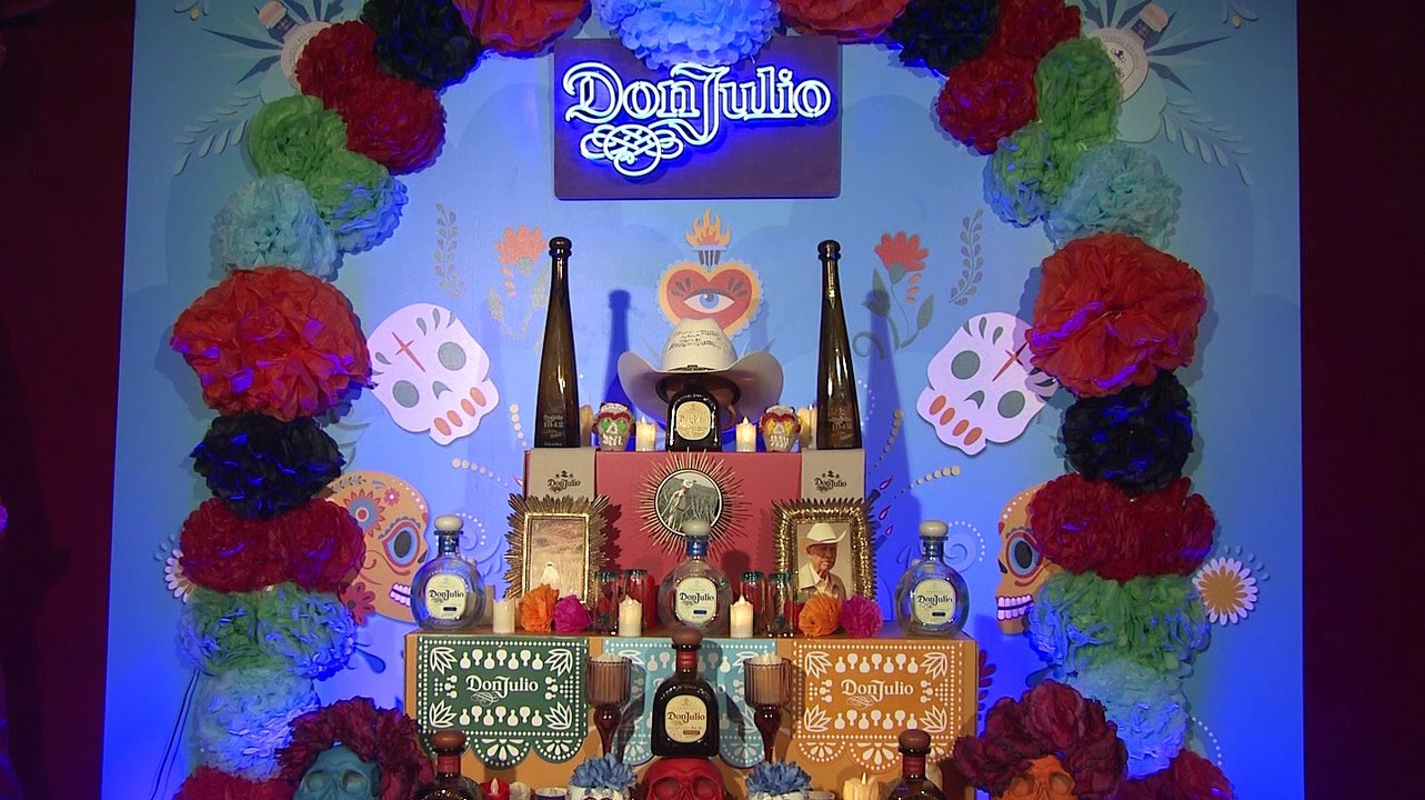 Genoveva Casanova y Mónica Cruz celebran el Día de Muertos