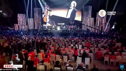 'Türkiye Yüzyılı' tanıtım toplantısında 'rap' şarkısı: "Hiç korkmuyoruz biz zalimden, hürriyet hakkım ezelden "