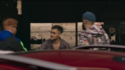 Athena'nın Solisti Gökhan Özoğuz'un Başrolünü Oynadığı "Kendi Yolumda" Filminin Fragmanı ve Afişi Yayınlandı