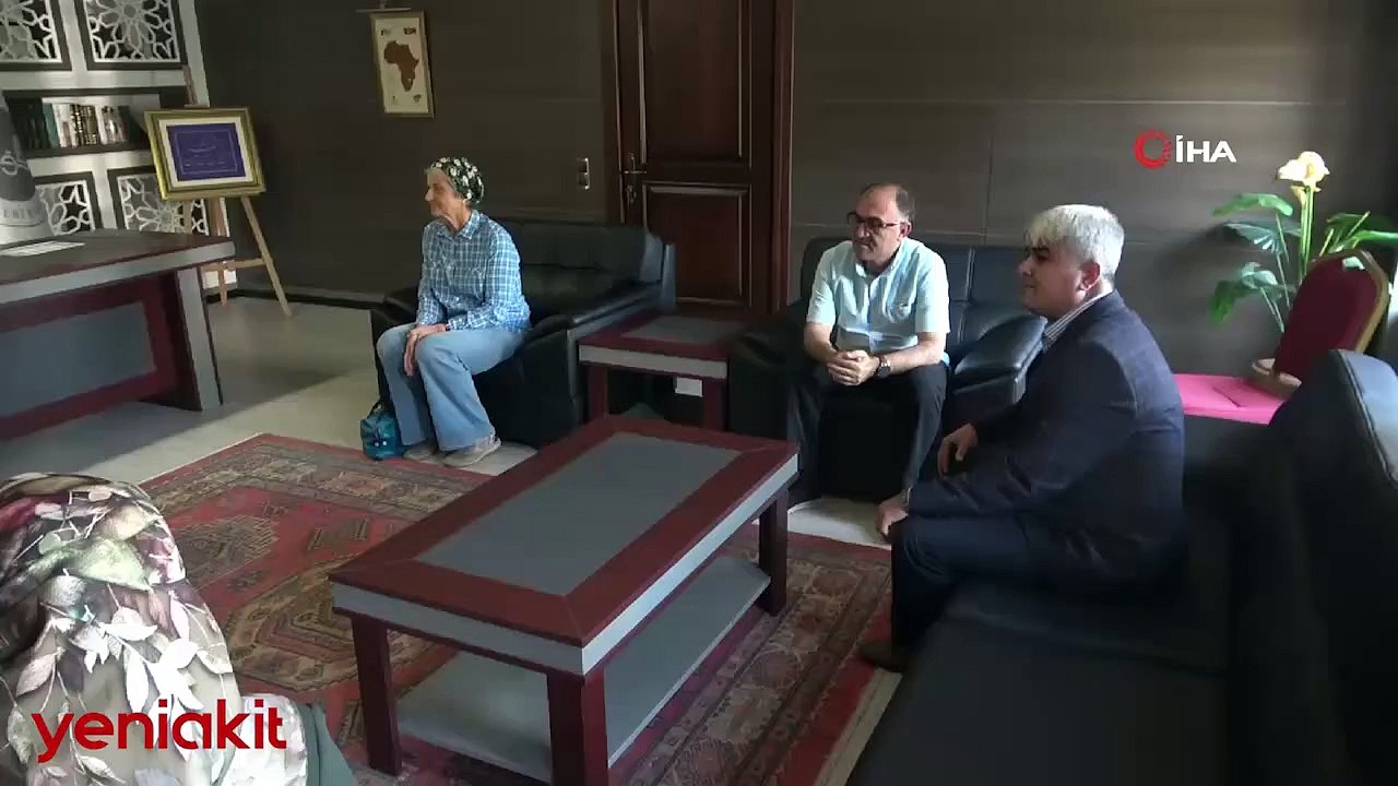 Türkiye'de ezan sesinden etkilenen İsviçreli çift Müslüman oldu!