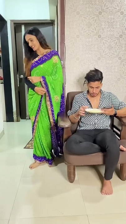 Jab pyaar overload hojata hai to yahi hota hai youtube shortvideo youtubeshorts trending_1080p