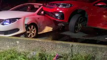 Una pareja de jóvenes ebrios terminó incrustando su automóvil contra otro, esto en López Mateos