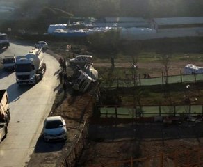 Beton mikserin altında kalan sürücü ağır yaralandı