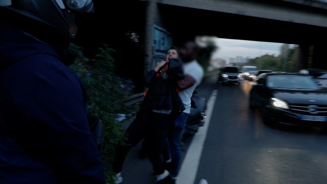 « Bouge d’ici et tu vas voir ! » : les activistes de Dernière Rénovation bloquent l'A6 et sont violemment pris à partie par des automobilistes