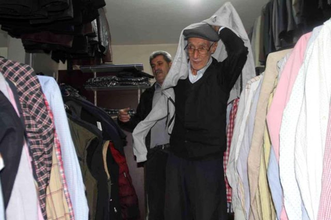 Gördüğünüz tüm giysi dükkanlarını unutun: Elazığ'daki bu mağazada ölen kişilerin kıyafetleri satılıyor