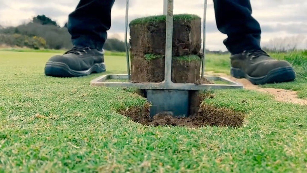 How golf courses are maintained