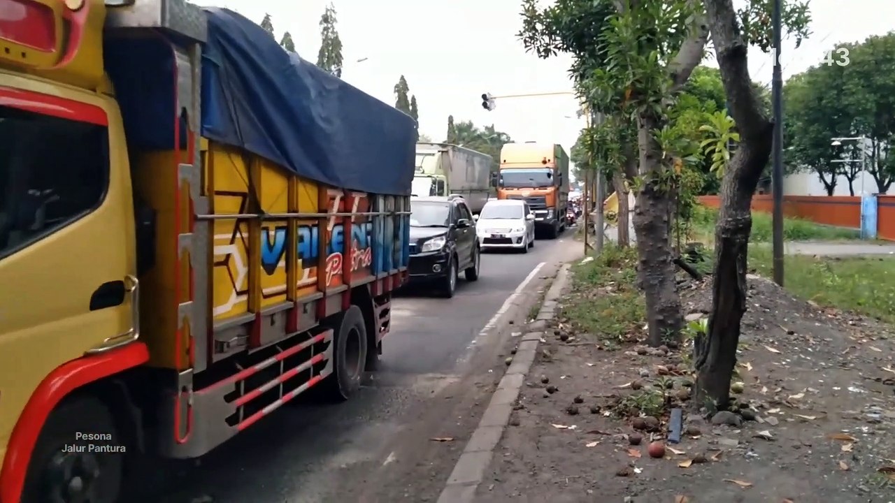 Jalur pantura,jam mepet terjebak macet