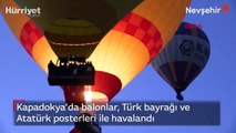 Kapadokya'da balonlar, Türk bayrağı ve Atatürk posterleri ile havalandı