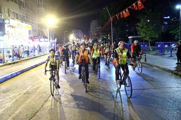 29 Ekim Coşkusu Antalya Sokaklarında