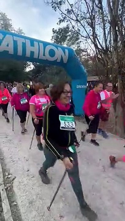 Más de 300 personas participan en Toledo en la I Marcha Nórdica organizada por Apacama