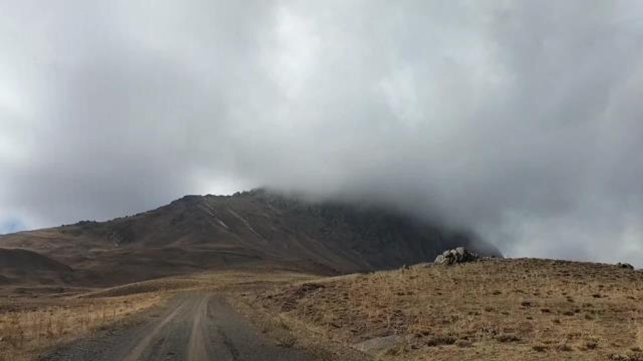 Kars, Ardahan ve Iğdırlı Dağcılar, Cumhuriyet Bayramı ve Kars'ın Kurtuluş Yıl Dönümünü Zirve Tırmanışıyla Kutladı