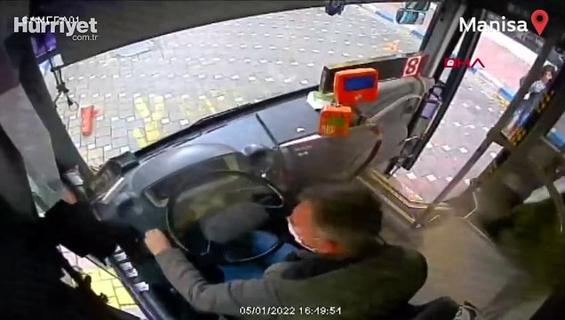 Halk otobüsü şoförü, Emine'yi yolcuyla tartışırken ezmiş