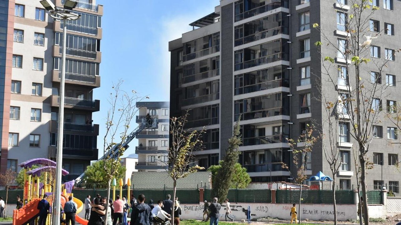 İzmir’de öğrenci yurdunda yangın! 5 kişi hastaneye kaldırıldı