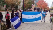 Hondureños protestan frente a embajada de Honduras en Washington