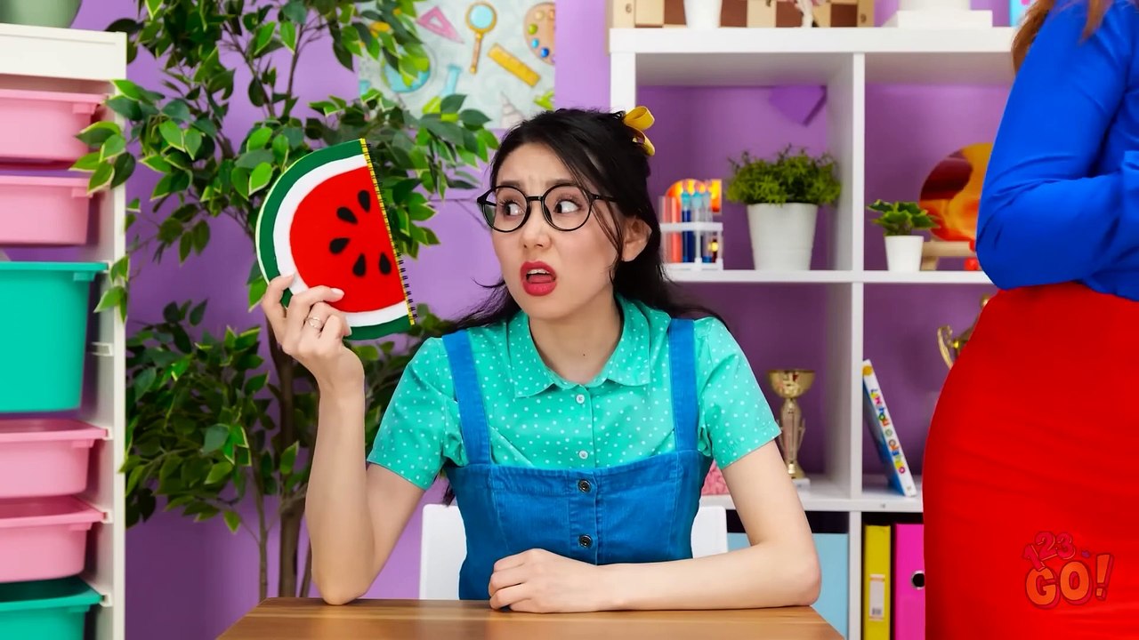 CRAFTY SCHOOL HACKS TO BECOME POPULAR || Back to School Art DIYS & Tricks to Sneak Makeup by 123 GO!