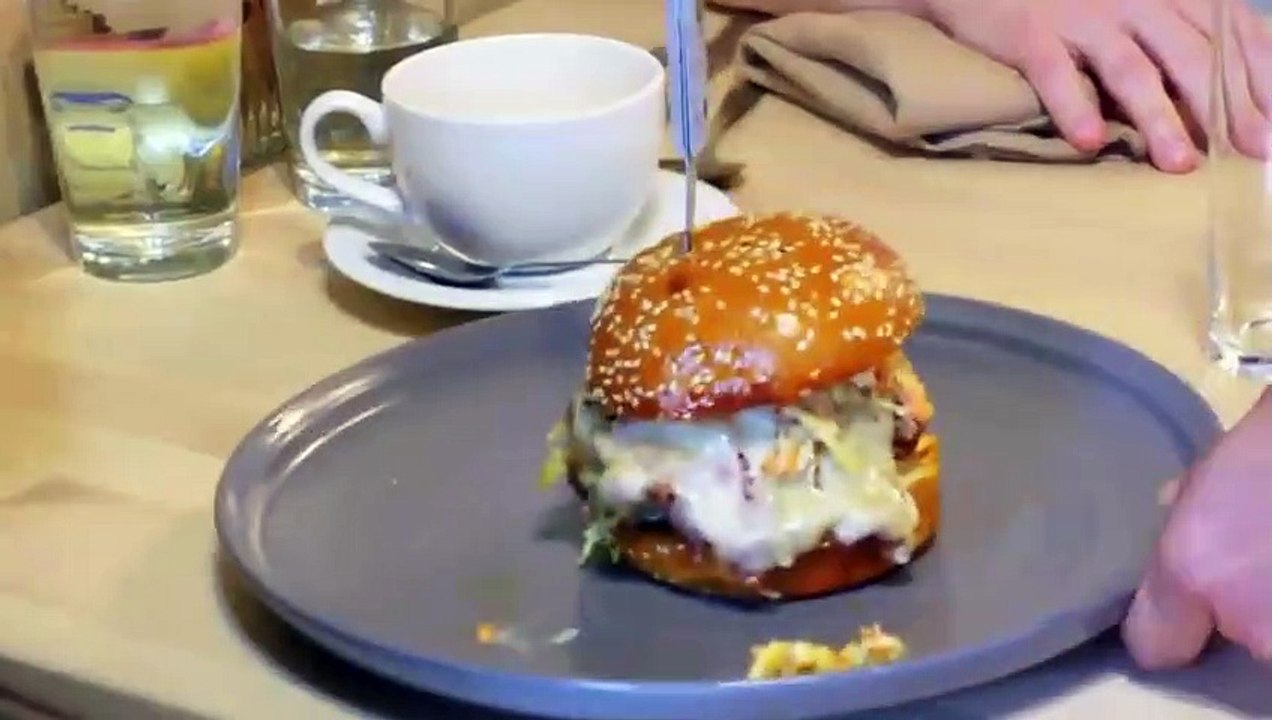 Burgers, Brew $$ 'Que - Se6 - Ep08 - Far East Meats Wild West HD Watch HD Deutsch