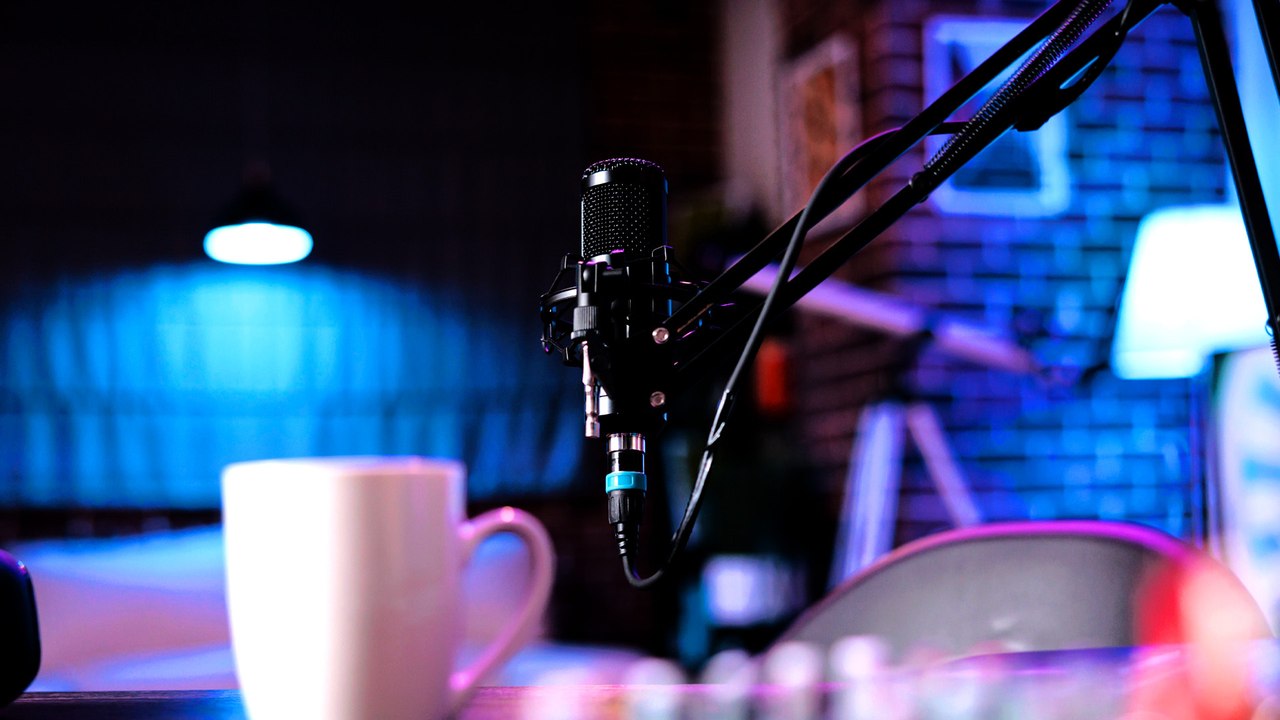 The Right Frequency: Is talk radio dividing the US? | The Listening Post