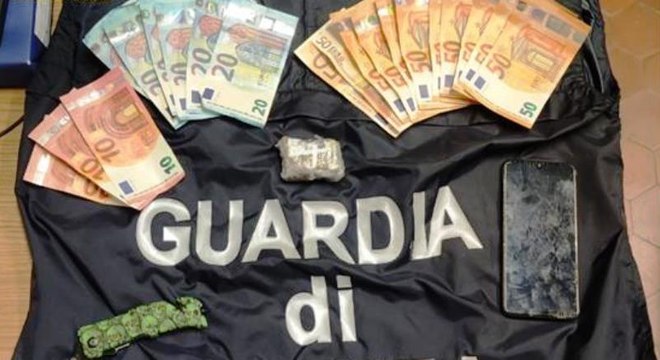 Spaccio di droga nel Vicentino: arrestato un pusher tunisino, ricercati altri due algerini (29.10.22)