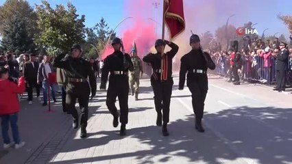 Cumhuriyetin 99'uncu yılında komandolar caddeleri inletti