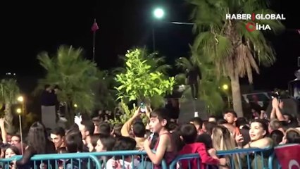 Haluk Levent'i konserinde sinirlendiren hareket: Burası şehit ismi verilmiş bir park, burayı çürütmeyelim!