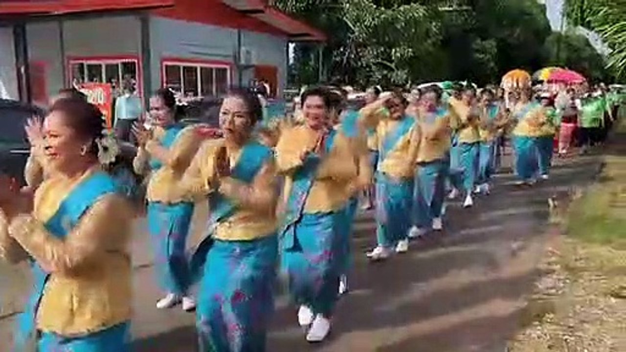 ชุมพร-ธ.ก.ส.เป็นเจ้าภาพทอดกฐินสามัคคี สมทบทุนสร้างศาลาการเปรียญและซุ้มประตูวัด