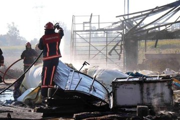 Yatak süngeri üreten tesiste korkutan yangın