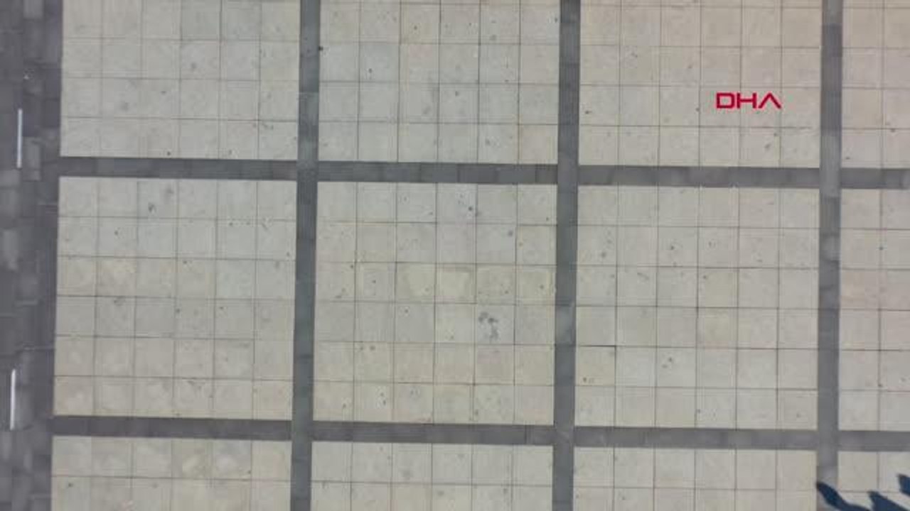 ATATÜRK İMZASI VE TÜRKİYE HARİTASI OLUŞTURAN BİN 380 KİŞİ BİRLİKTE ZEYBEK OYNADI